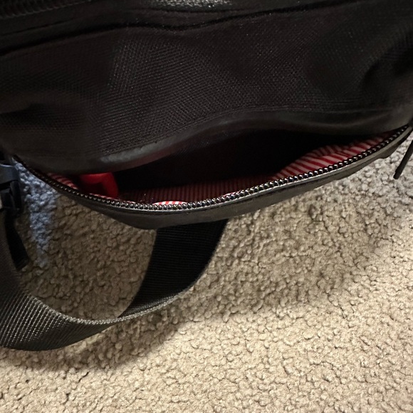 Herschel Supply Company Classic Large Black Belt Bag - Picture 5 of 7